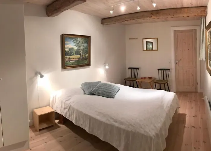 Stragarden Bed & Breakfast 2*